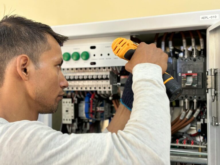 narzędzia do prac elektrycznych i instalacji