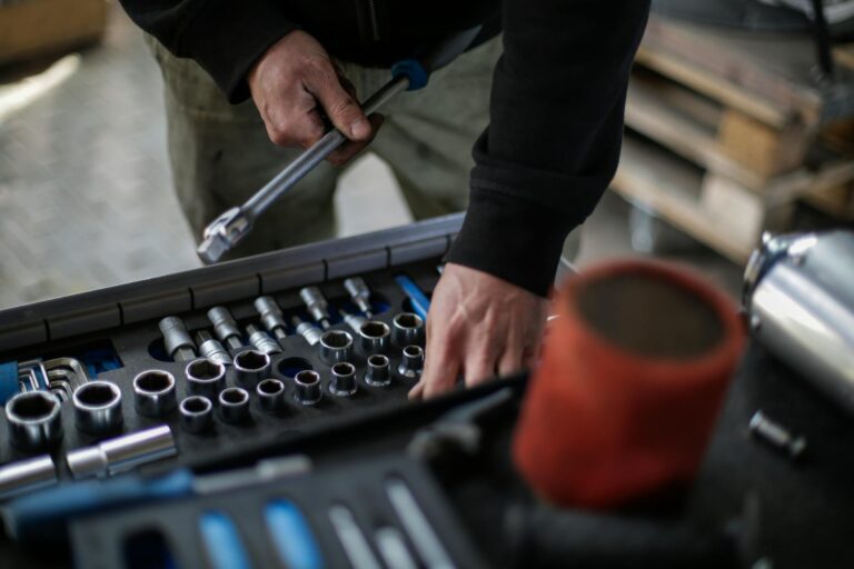 zestawy narzędzi warsztatowych dla mechanika